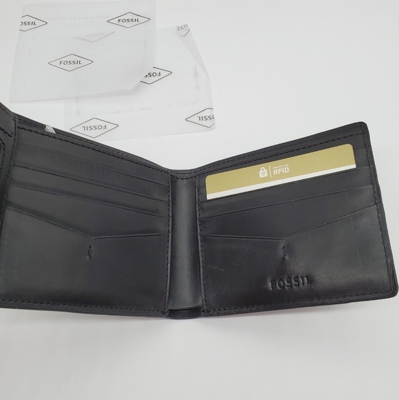 💛Fossil Allen RFID Traveler in Black - Picture 5 of 9